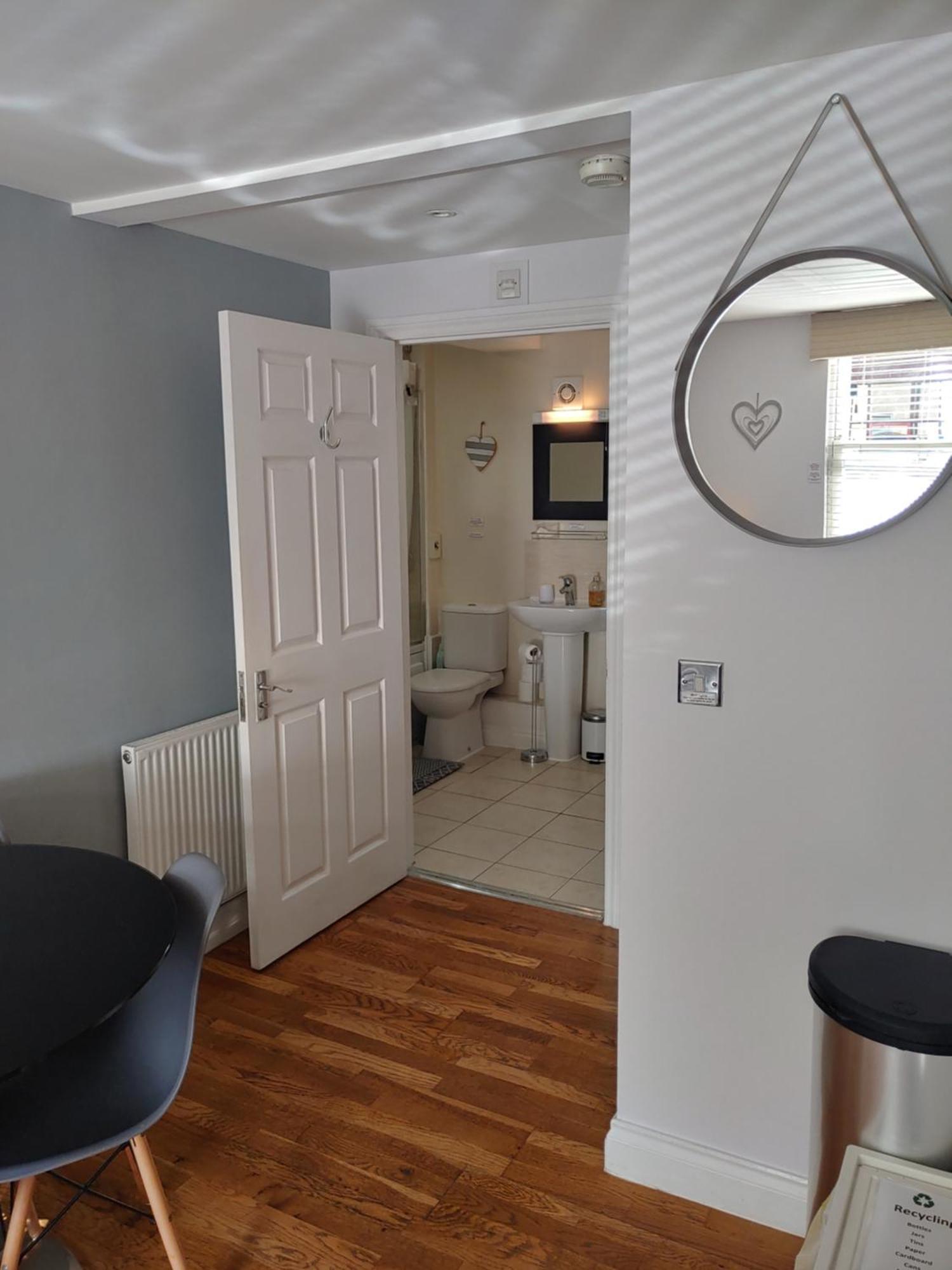 The Bath House Apartments - Free 1St Breakfast - Free Parking Eksteriør billede
